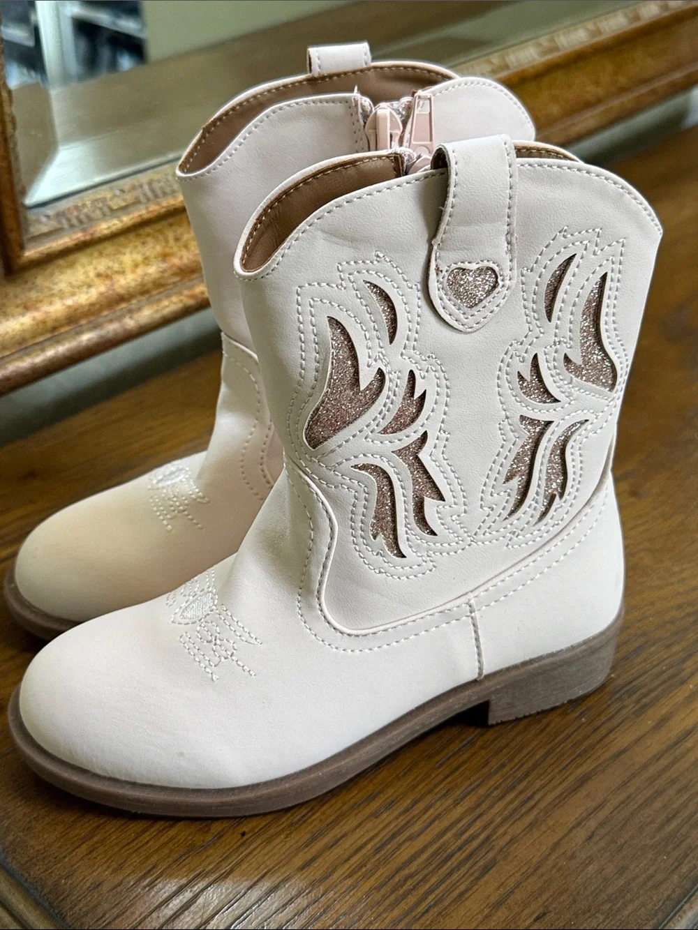 New without tag. Girls light pink Western Booties with Glitter Cutouts. Size 10. - Picture 7 of 11